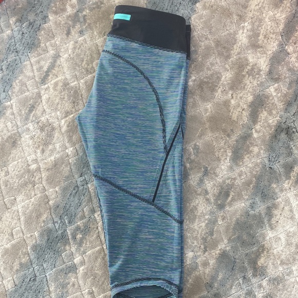 Lululemon Crop Leggings Running Size 6 - Picture 8 of 9